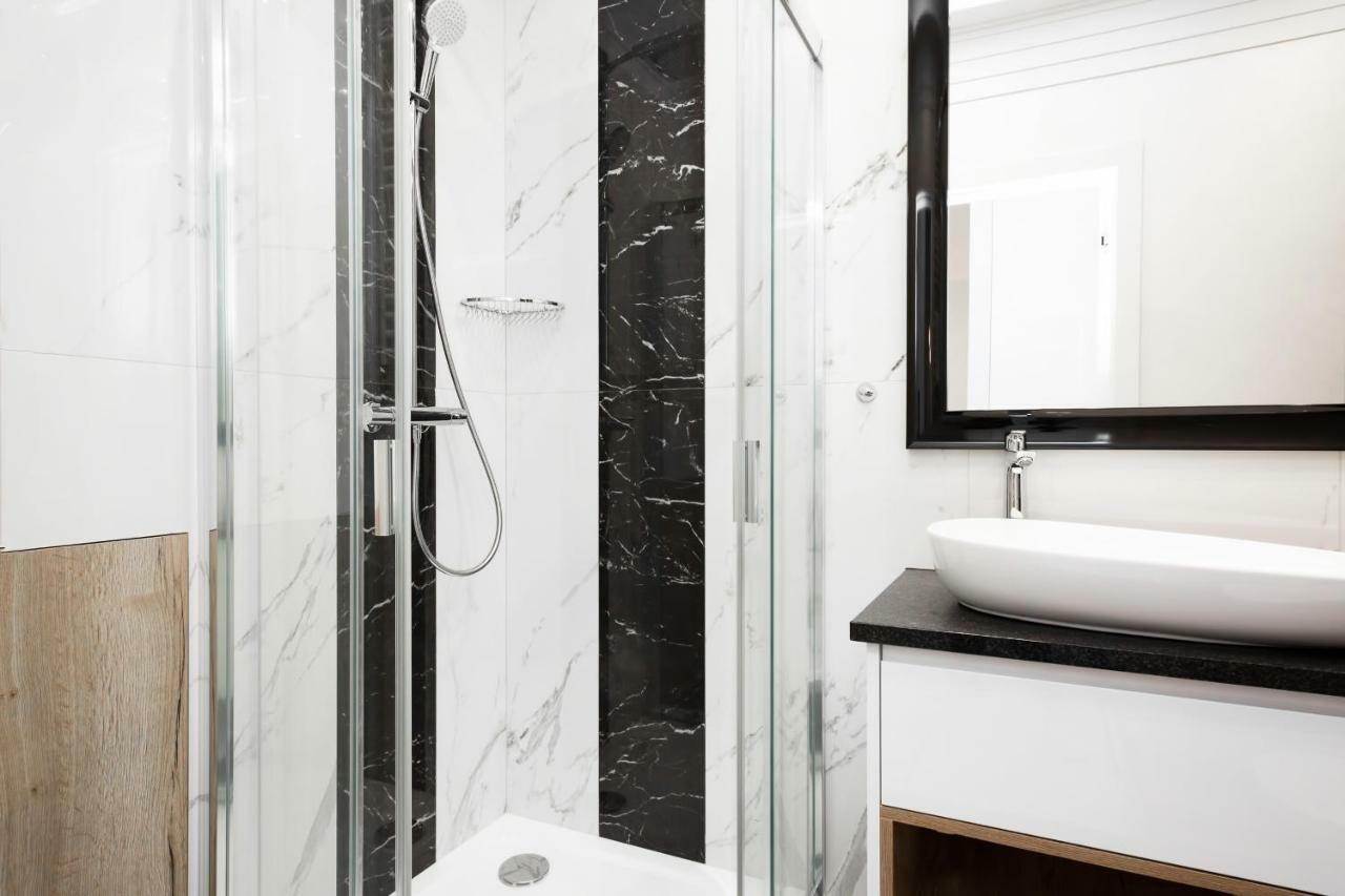 Apartments Warsaw Dzielna By Noclegi Renters Luaran gambar